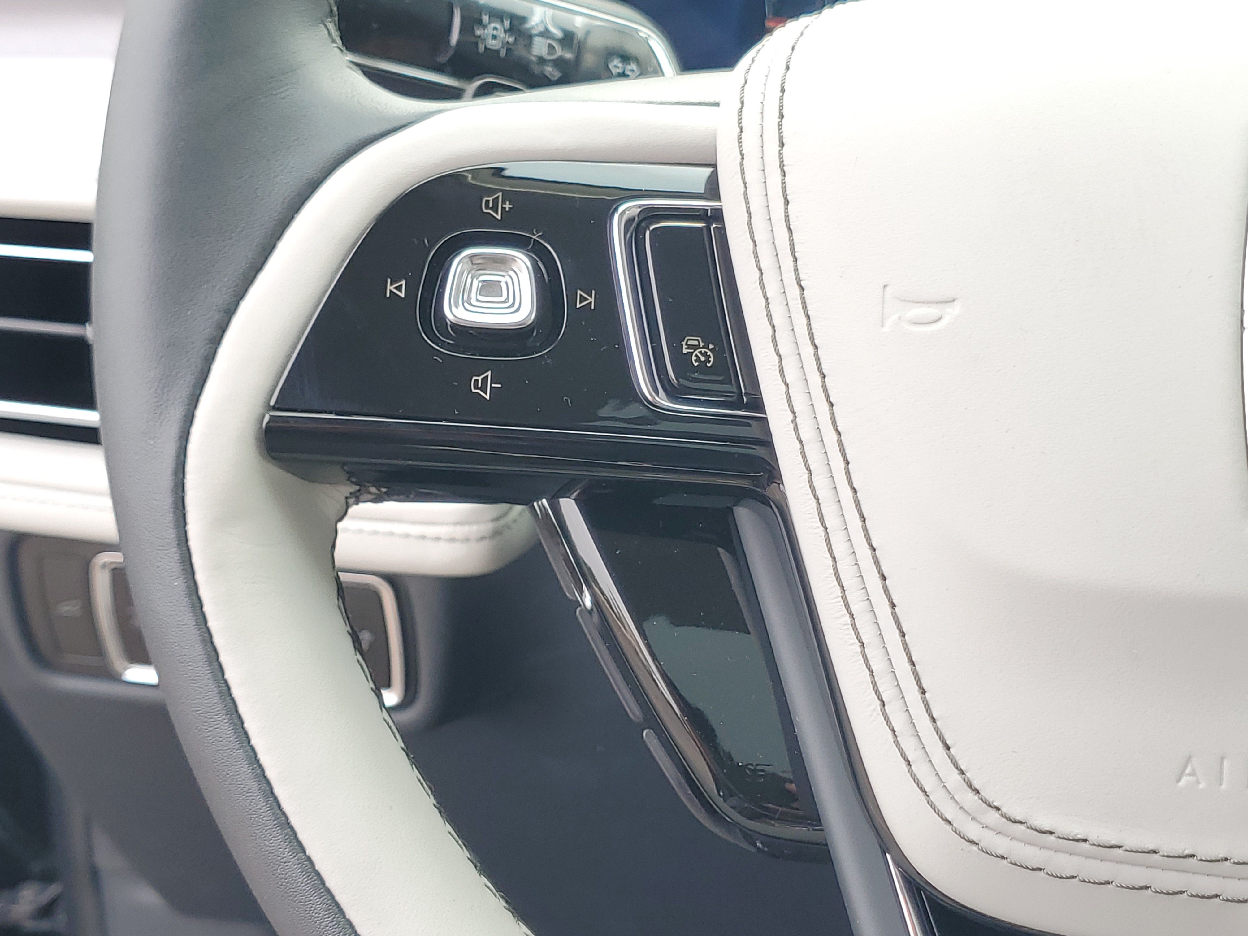 New 2026 Lincoln Aviator AWD image 16