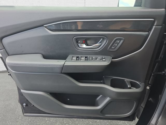 Used 2025 Honda Pilot Elite image 30