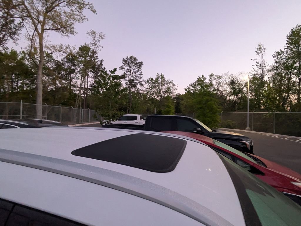 Used 2022 Toyota Highlander XLE image 11