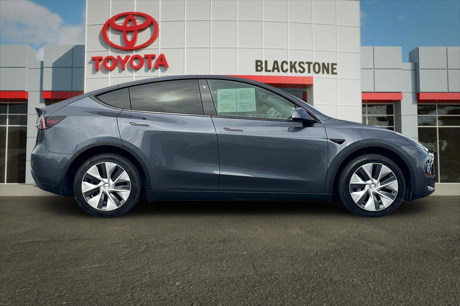 Used 2022 Tesla Model Y Long Range AWD/4WD image 2