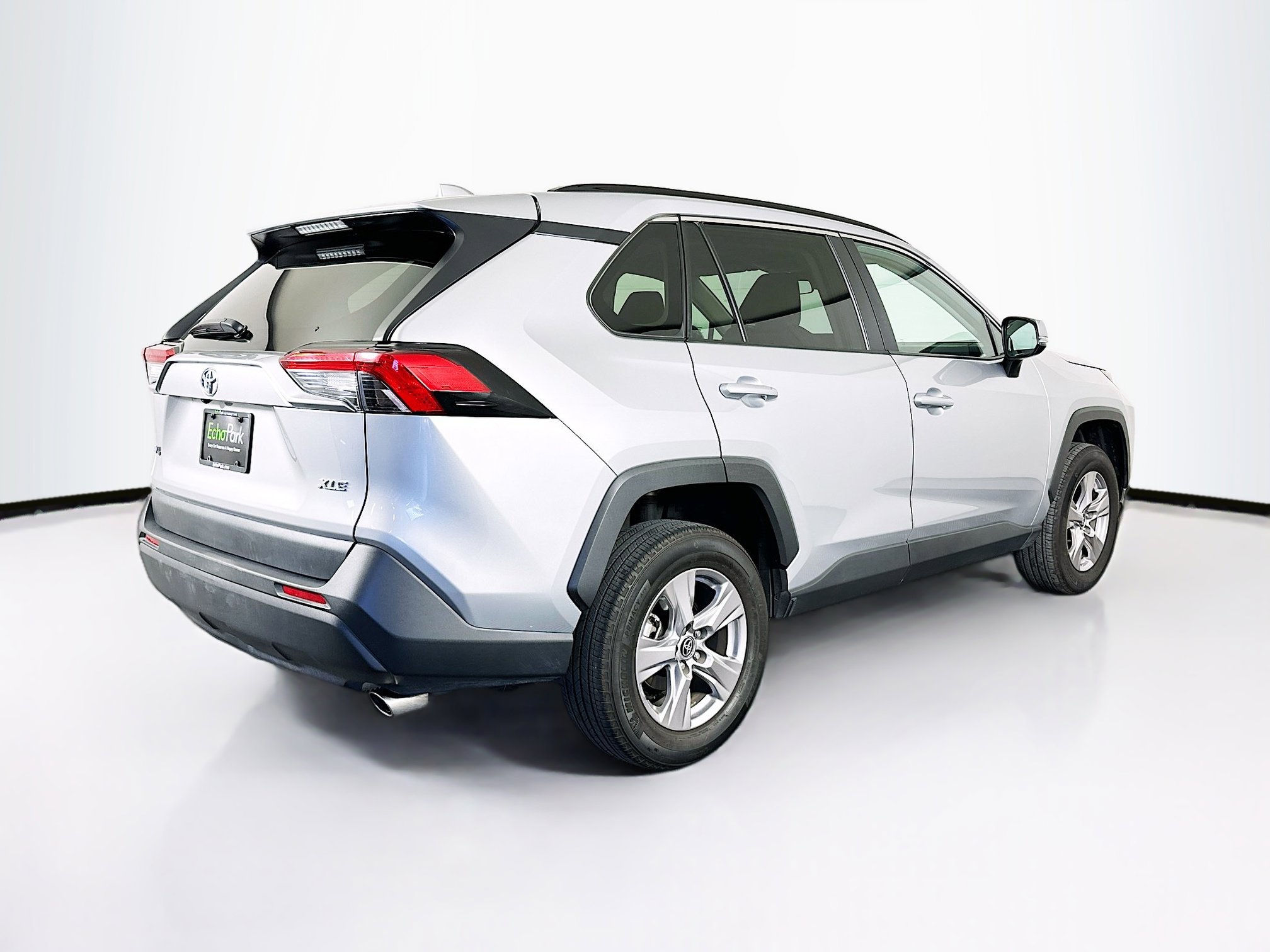 Used 2025 Toyota RAV4 XLE FWD image 9