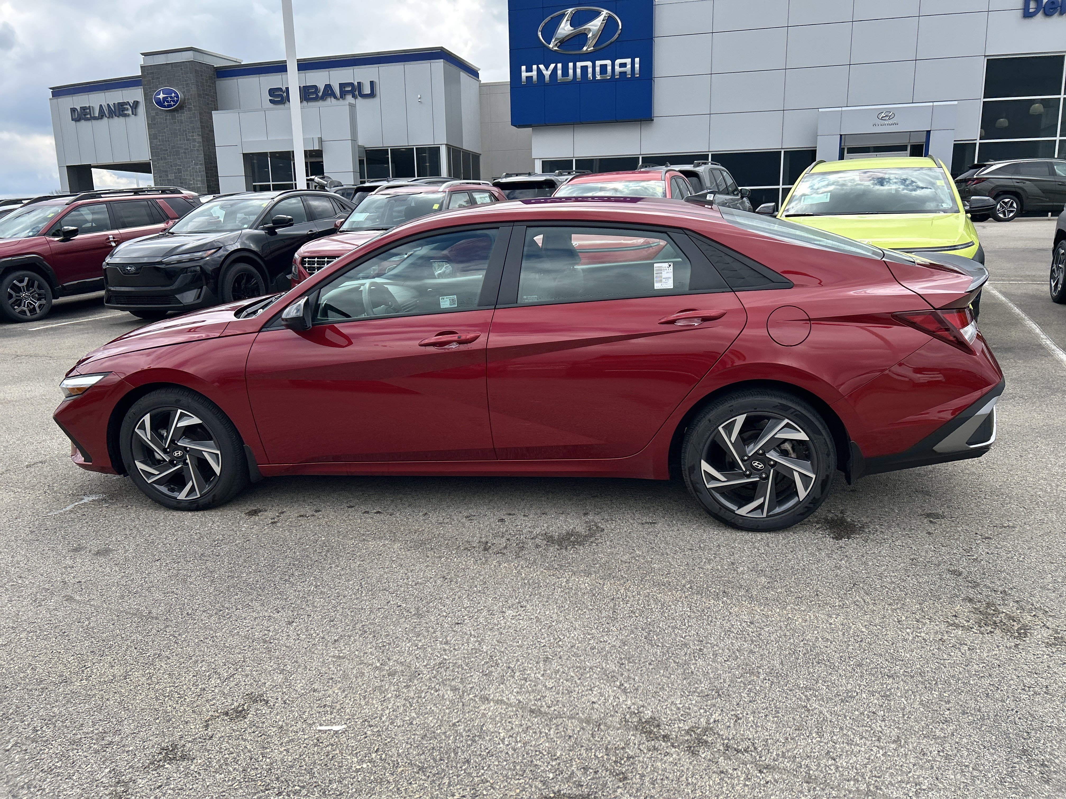 Used 2025 Hyundai Elantra Sport FWD image 17