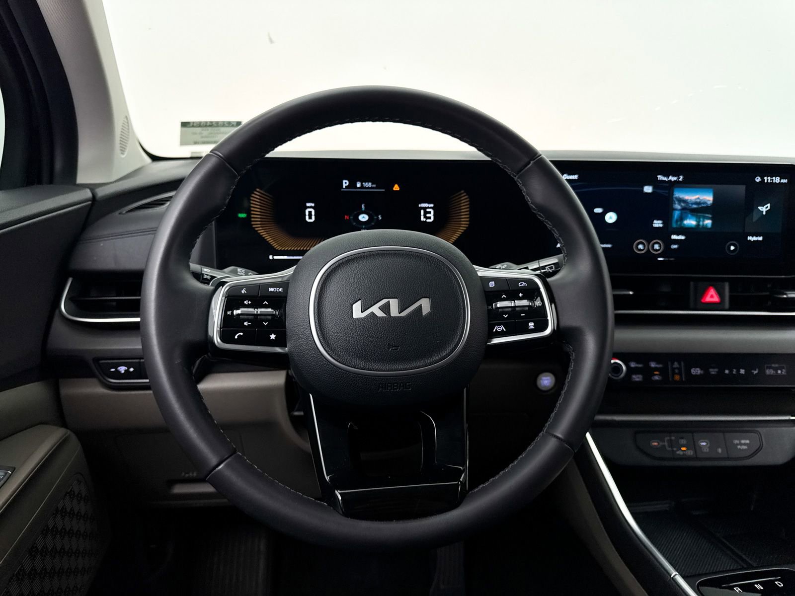 Used 2025 Kia Carnival EX image 3
