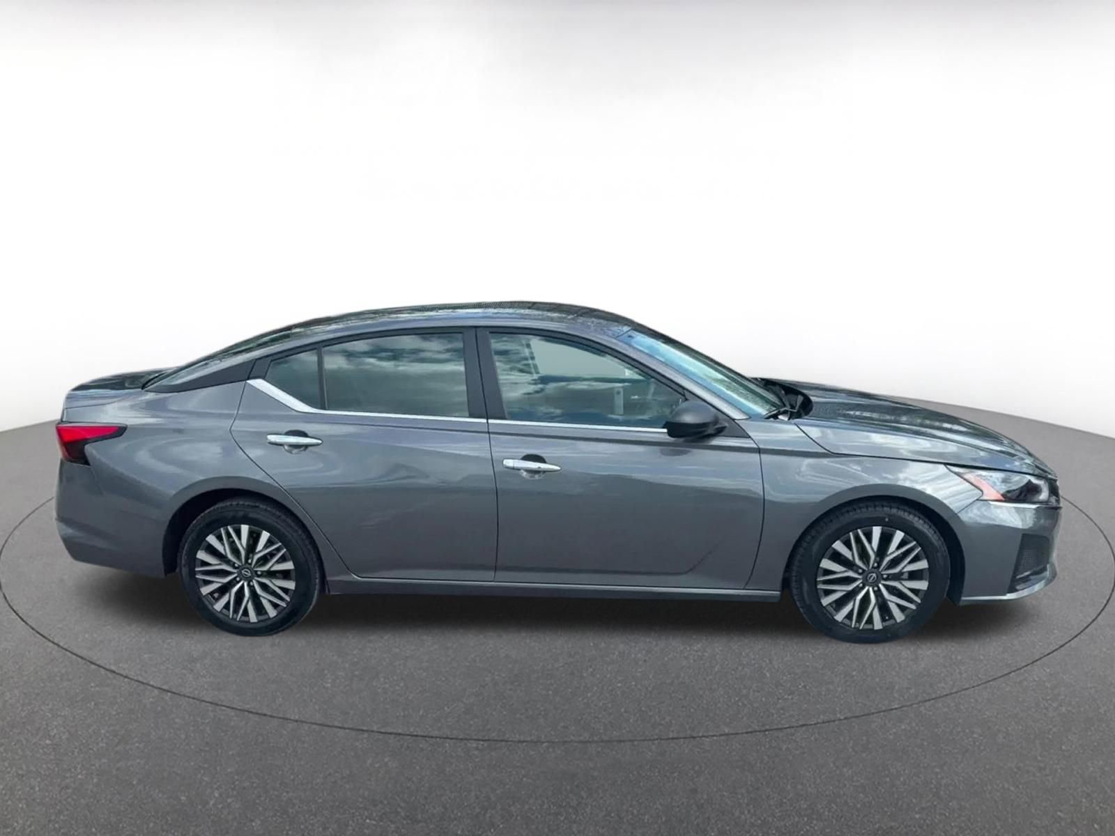 Used 2025 Nissan Altima 2.5 SV FWD image 16