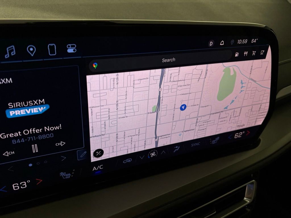 Used 2025 Chevrolet Traverse LT image 32