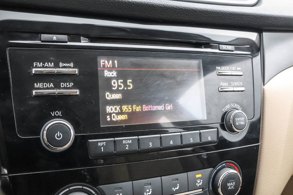 Used 2015 Nissan Rogue S image 21