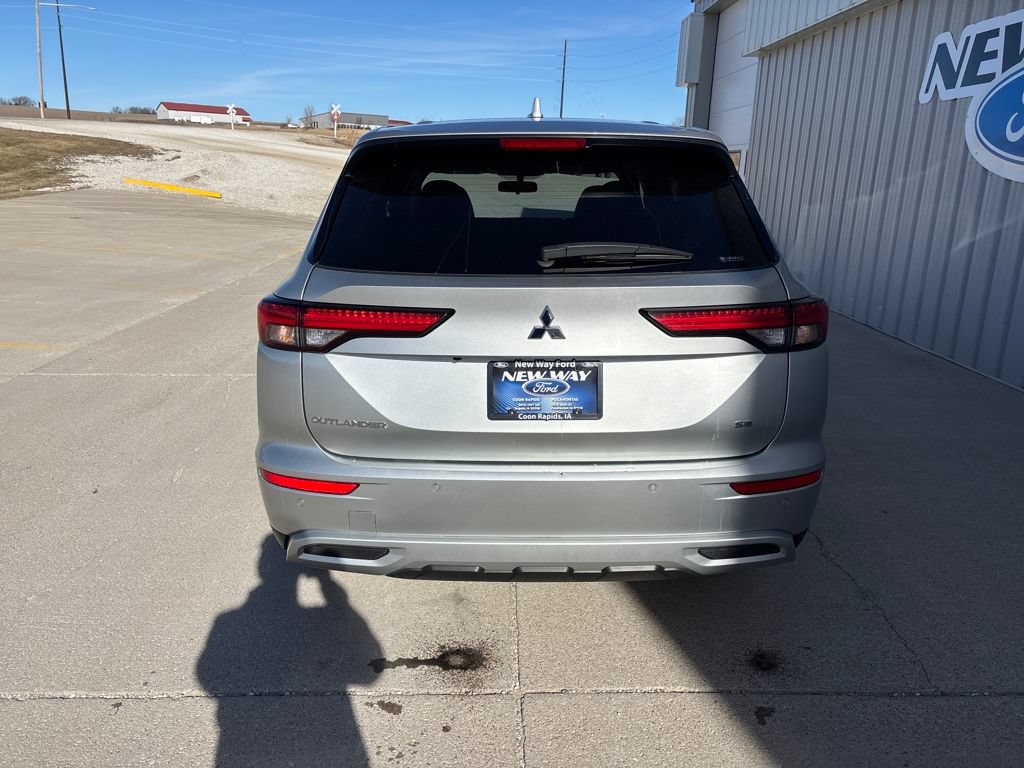 Used 2024 Mitsubishi Outlander SE Black Edition AWD/4WD image 6