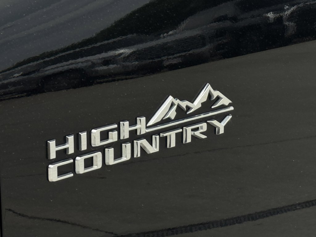 Used 2023 Chevrolet Traverse High Country w/ LPO, Floor Liner Package AWD/4WD image 10