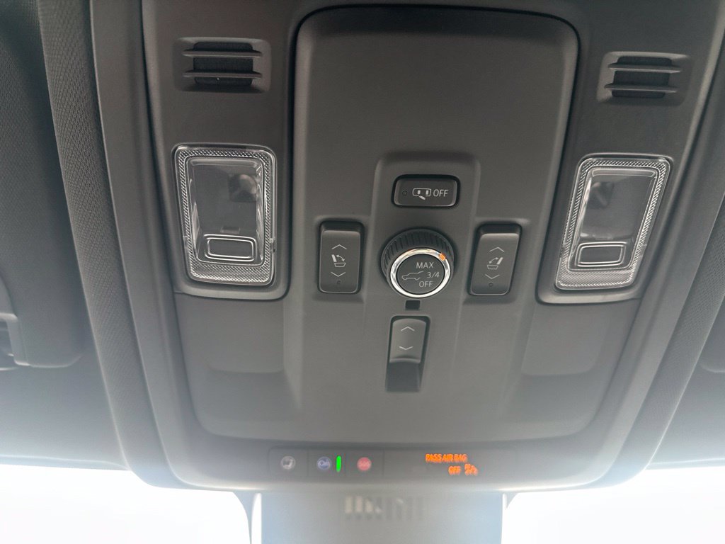 Used 2025 Chevrolet Suburban Premier AWD/4WD image 23