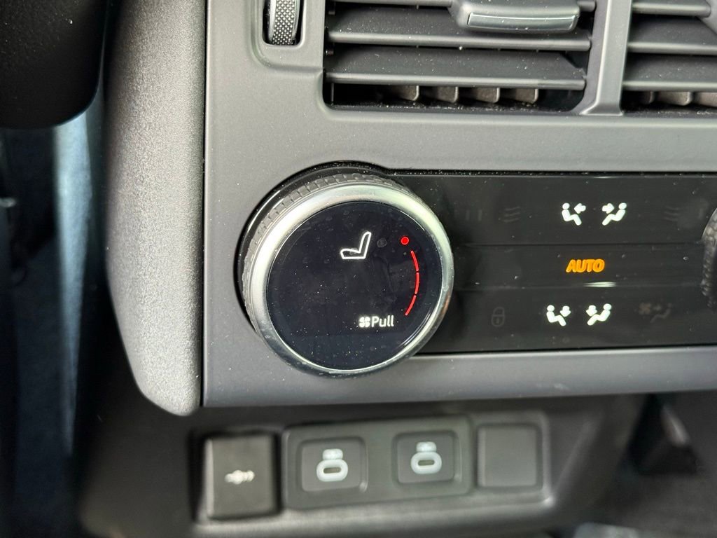 Certified 2025 Land Rover Discovery Dynamic SE image 37