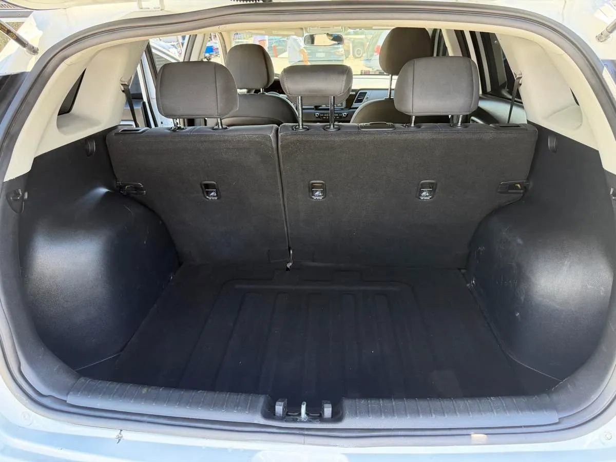Used 2019 Kia Niro FE FWD image 16