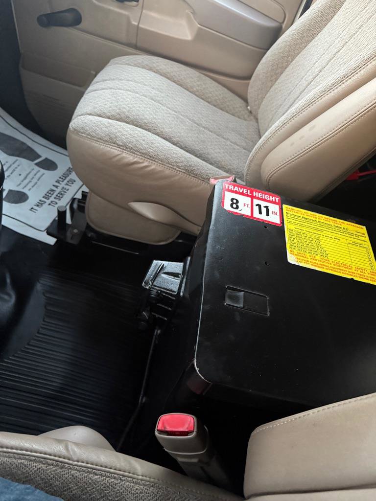 Used 2011 Chevrolet Express 2500 image 38