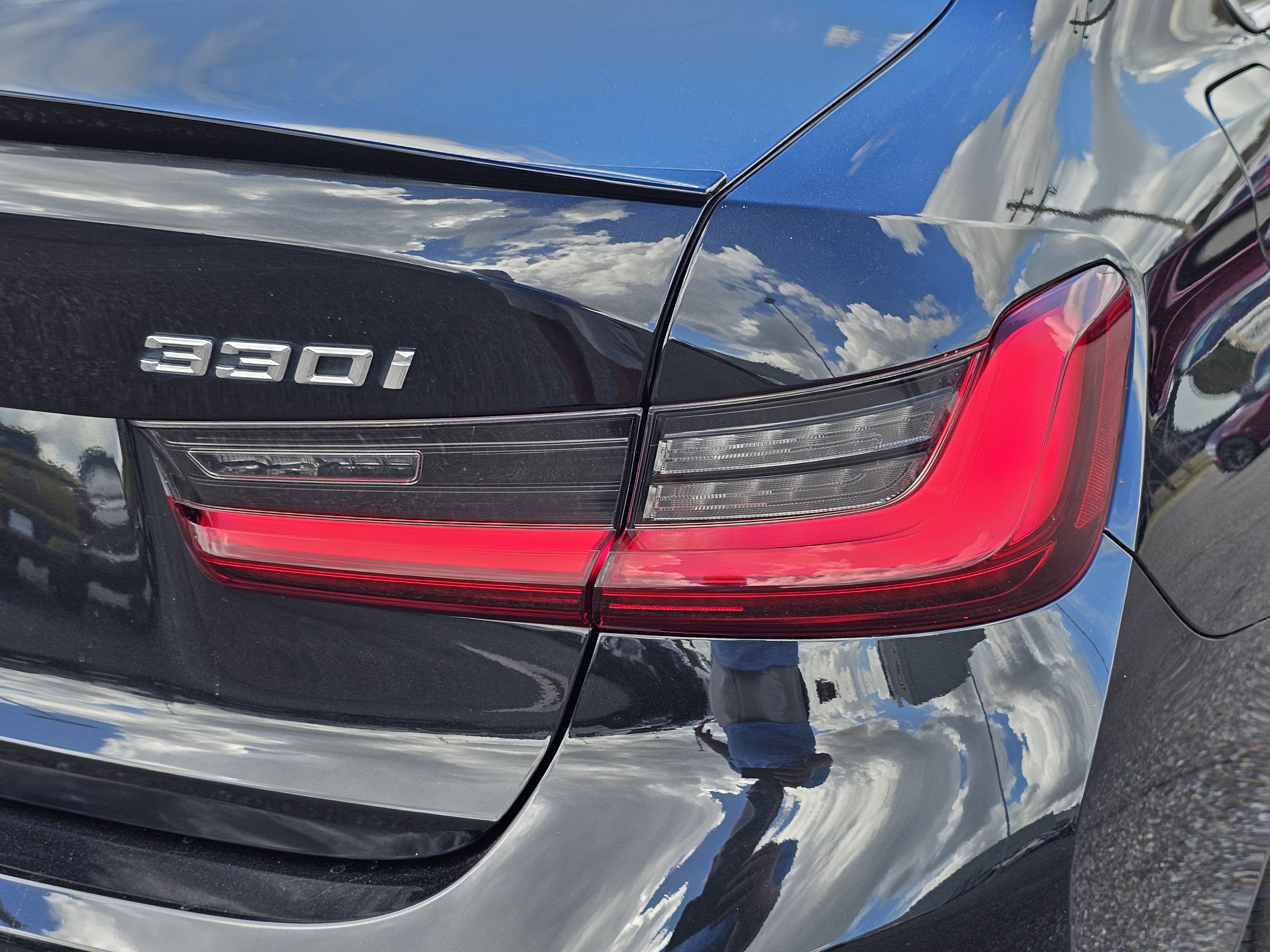 Used 2022 BMW 330i xDrive Sedan w/ Driving Assistance Package image 9