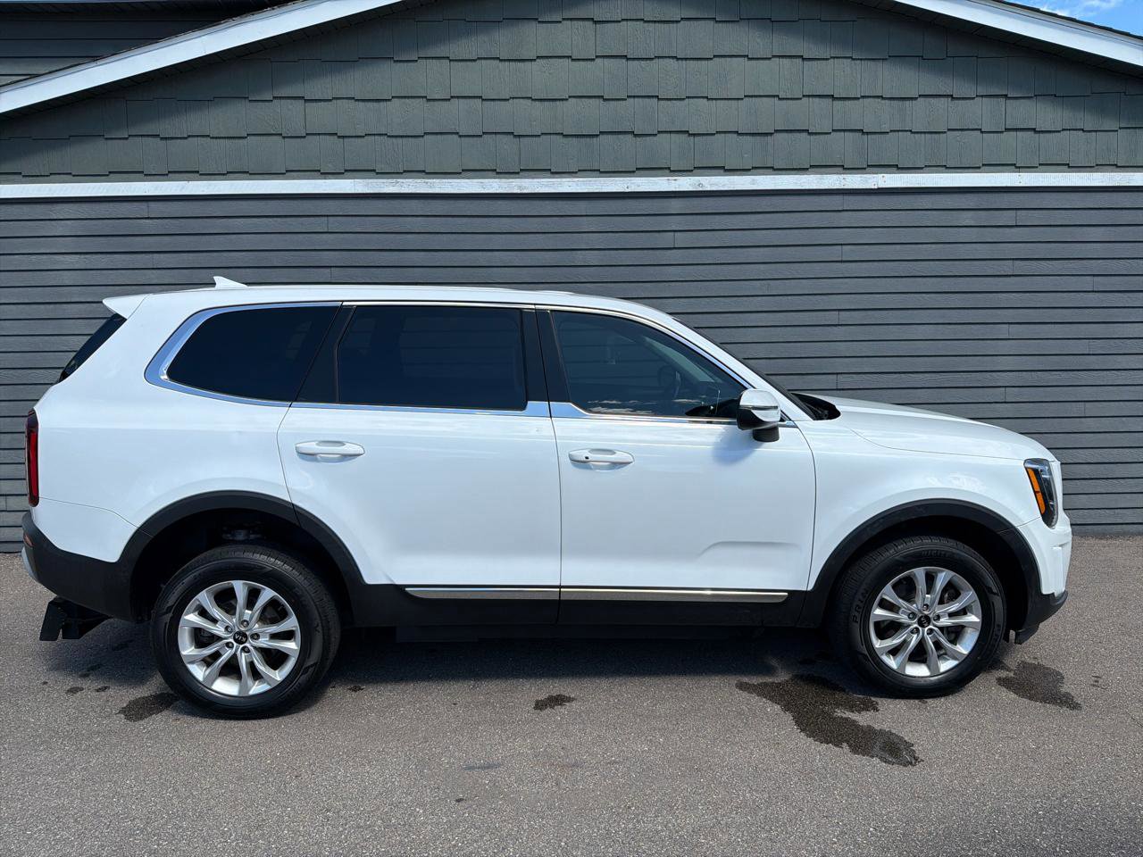 Used 2020 Kia Telluride LX FWD image 11