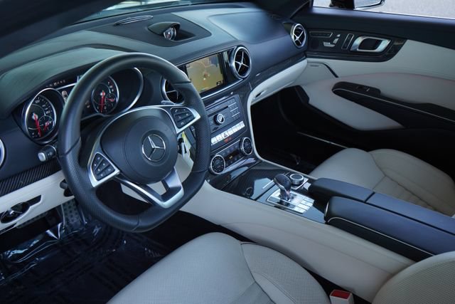 Used 2019 Mercedes-Benz SL 550 image 2