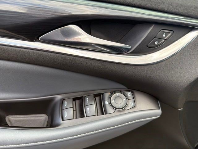 Used 2018 Buick Enclave Essence AWD/4WD image 12