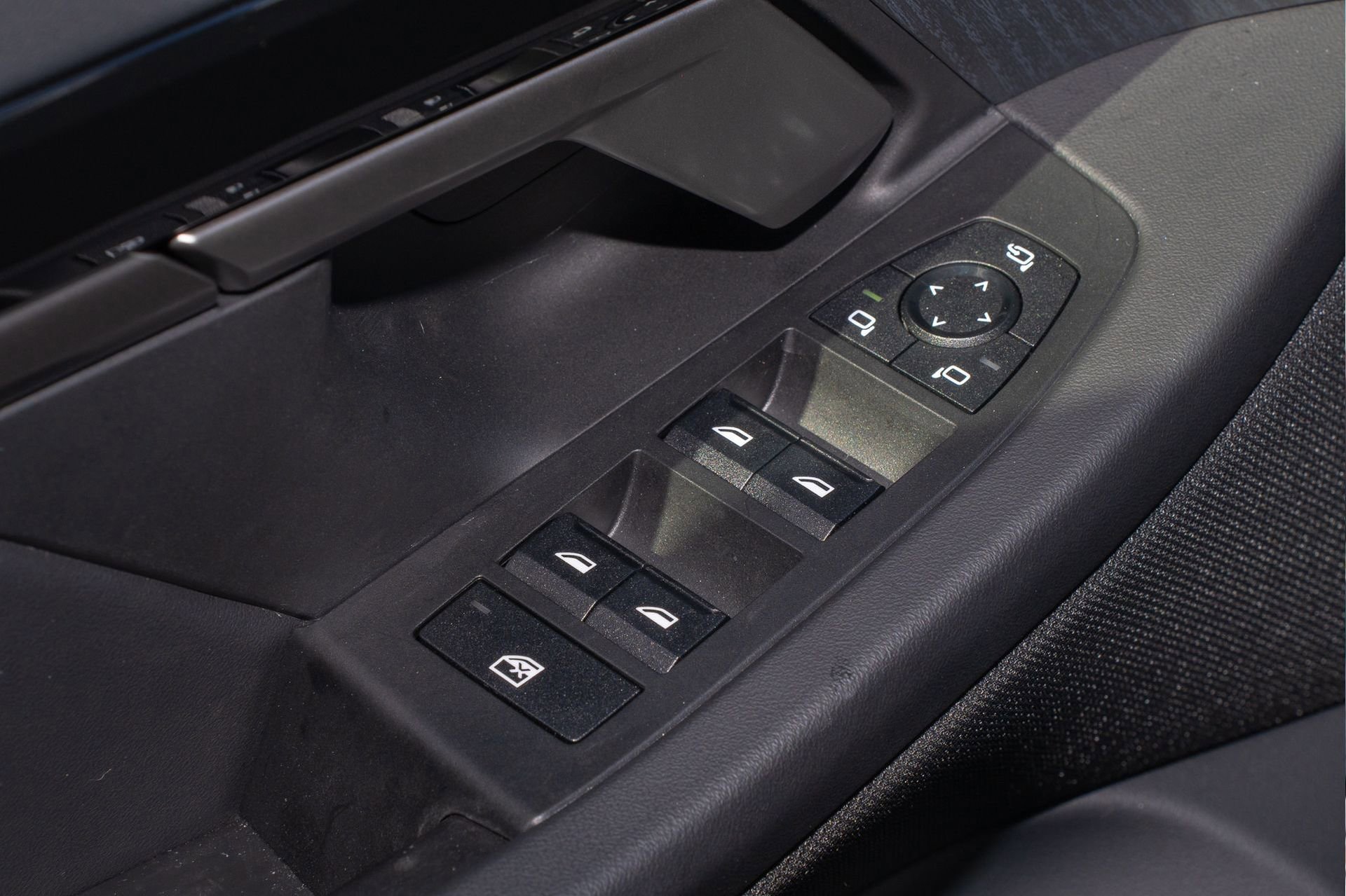 Used 2025 BMW 530i w/ M Sport Package image 28