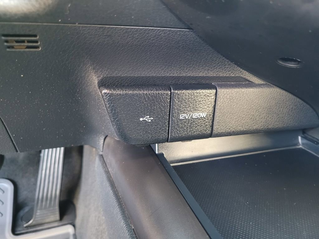 Used 2024 Toyota Camry SE image 14