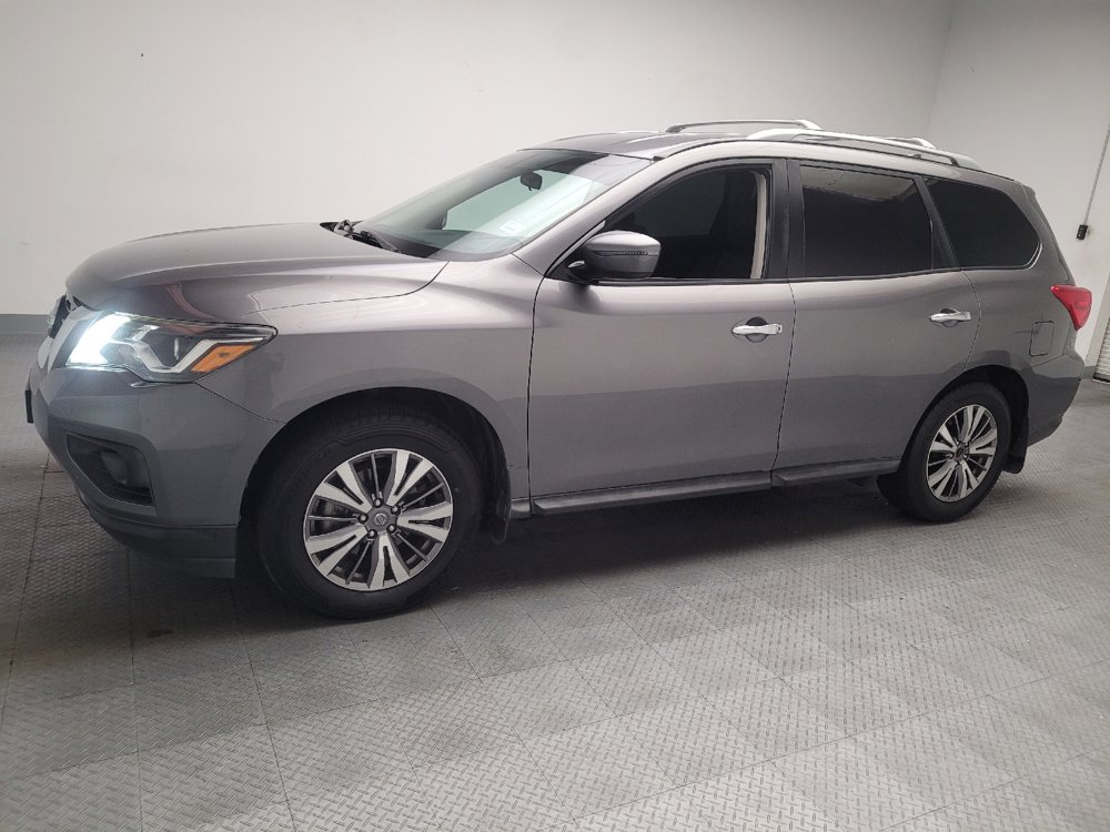 Used 2019 Nissan Pathfinder S FWD image 2