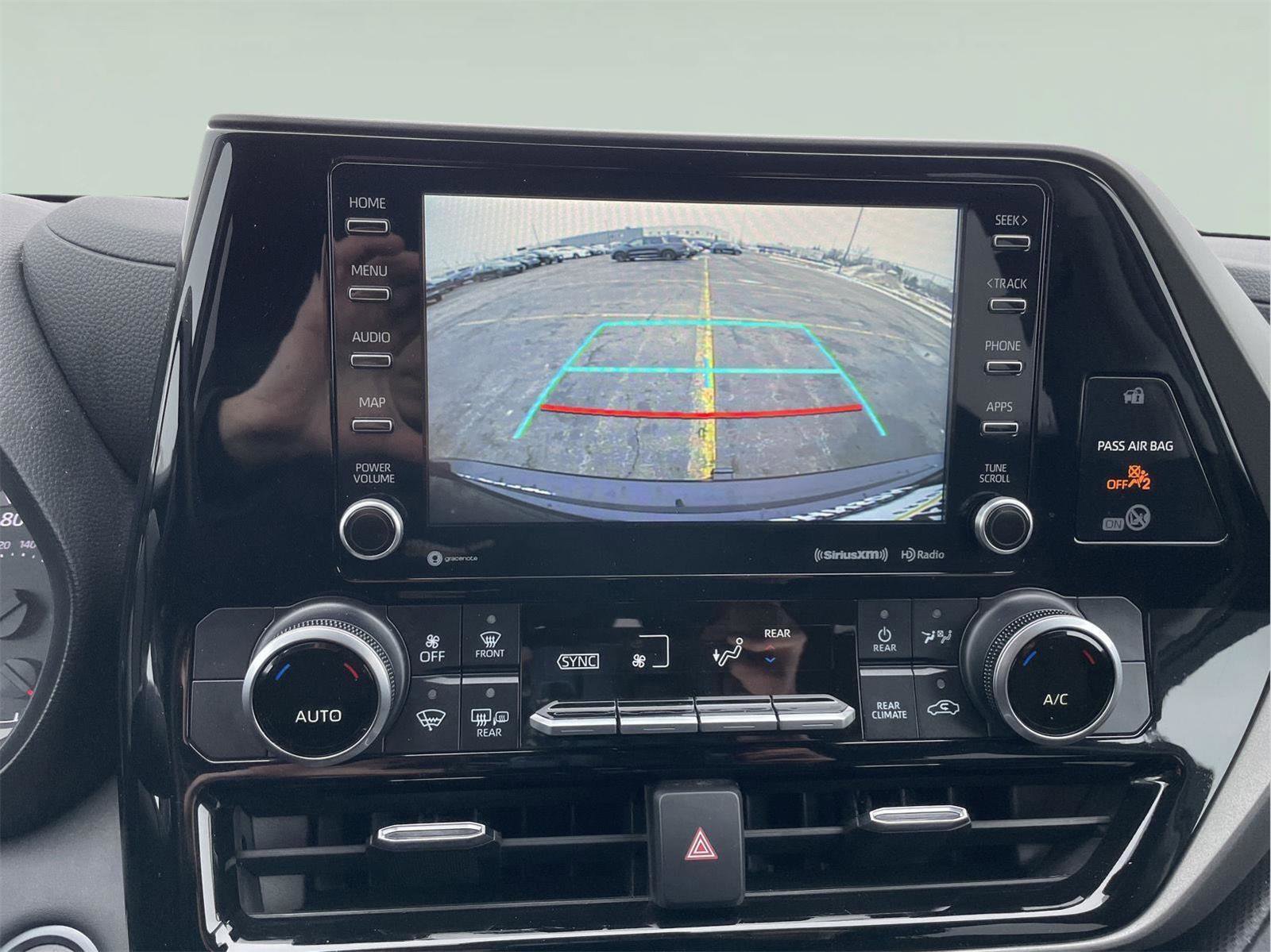 Used 2021 Toyota Highlander LE image 31