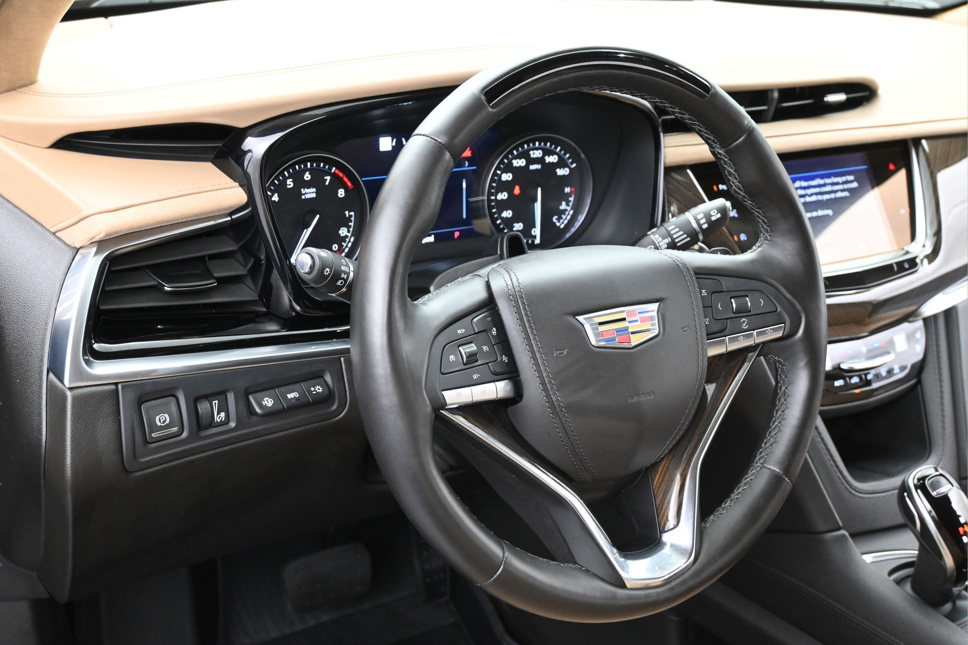 Used 2024 Cadillac XT6 Premium Luxury w/ Platinum Package FWD image 13