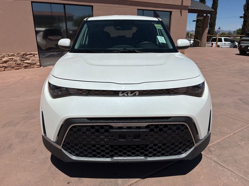 Used 2025 Kia Soul LX FWD image 11