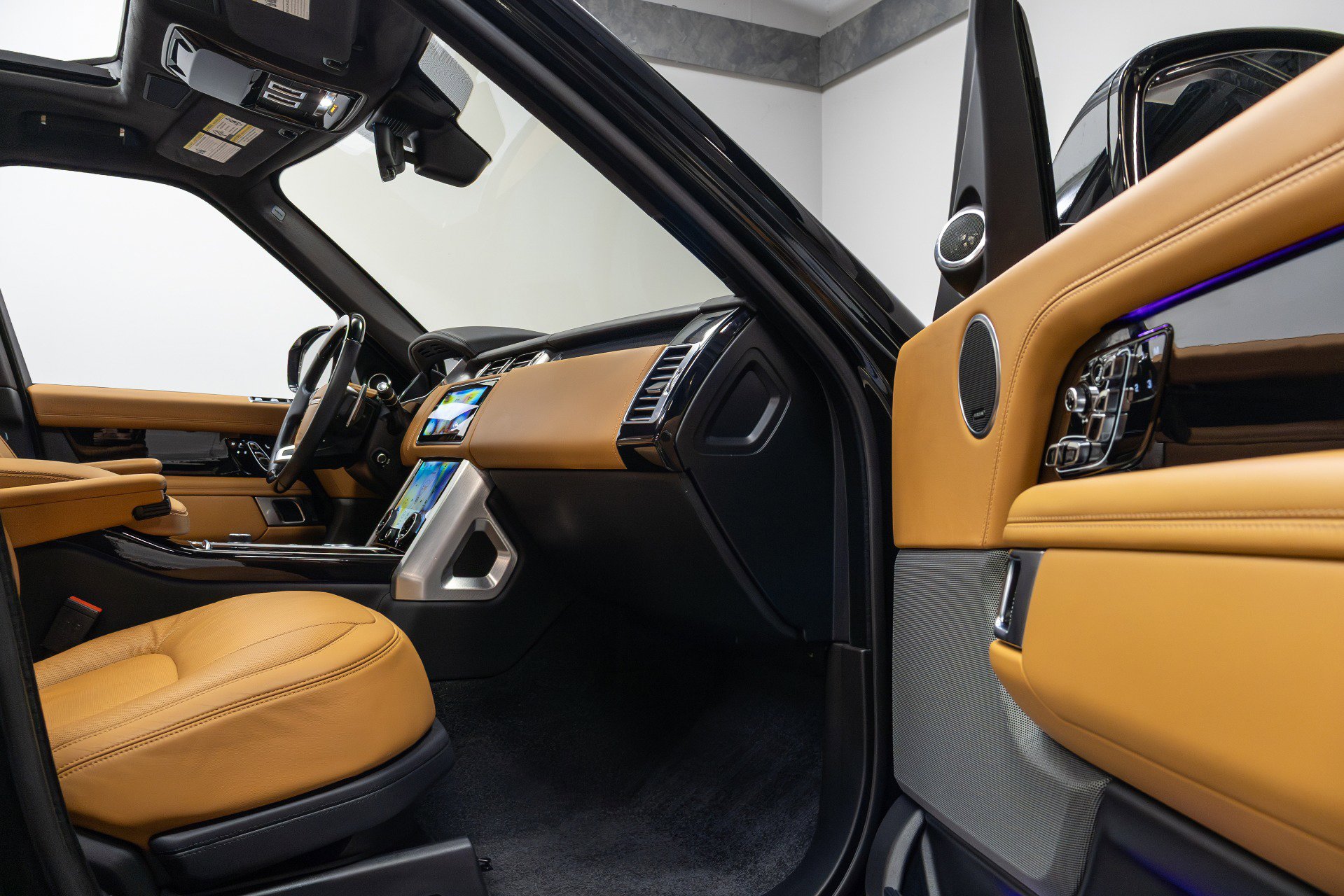 Used 2022 Land Rover Range Rover Autobiography image 76