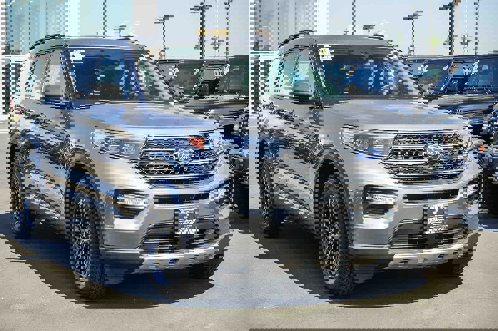 Used 2022 Ford Explorer XLT w/ Equipment Group 202A image 3