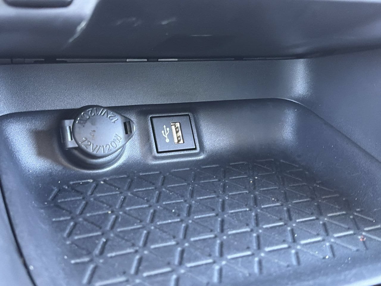 Used 2025 Toyota RAV4 XLE w/ Convenience Package FWD image 27