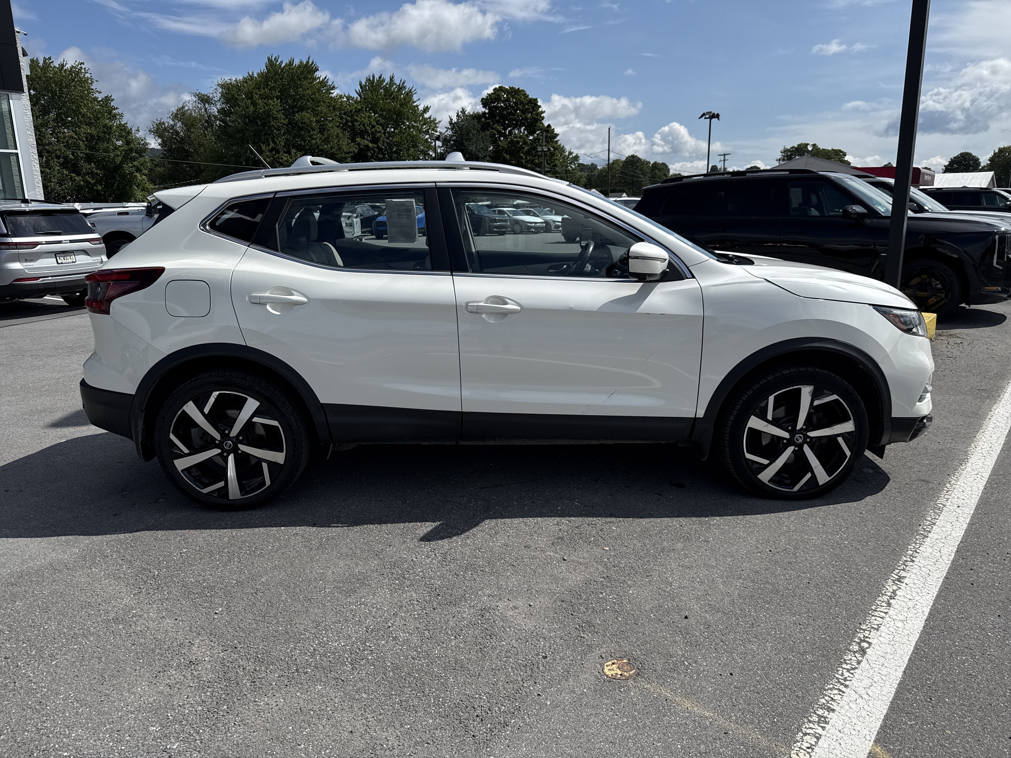 Used 2020 Nissan Rogue Sport SL w/ Premium Package AWD/4WD image 2