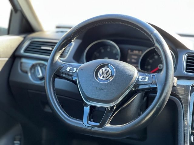 Used 2018 Volkswagen Passat 2.0T SE image 30