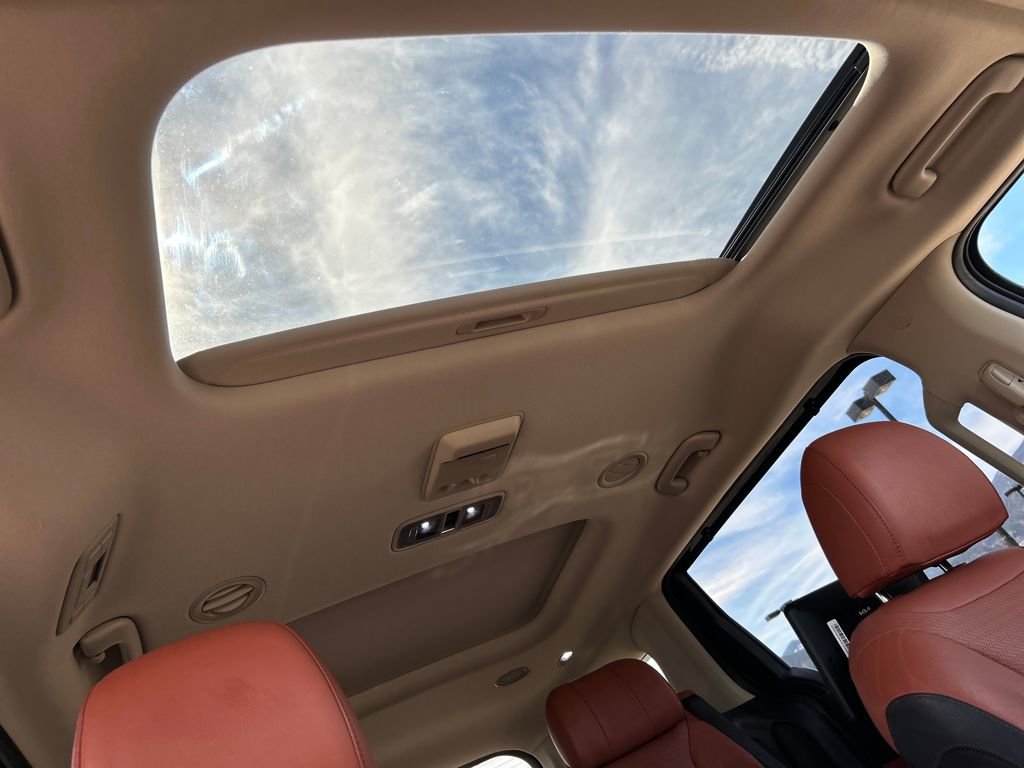 Used 2023 Kia Carnival SX Prestige image 27