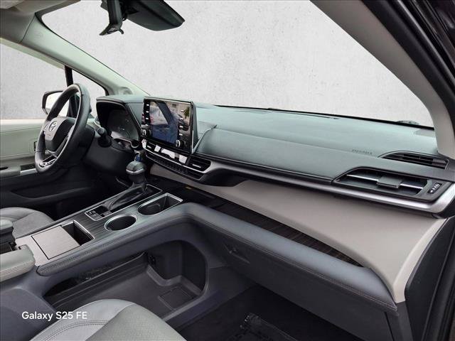 Used 2022 Toyota Sienna Limited AWD/4WD image 23