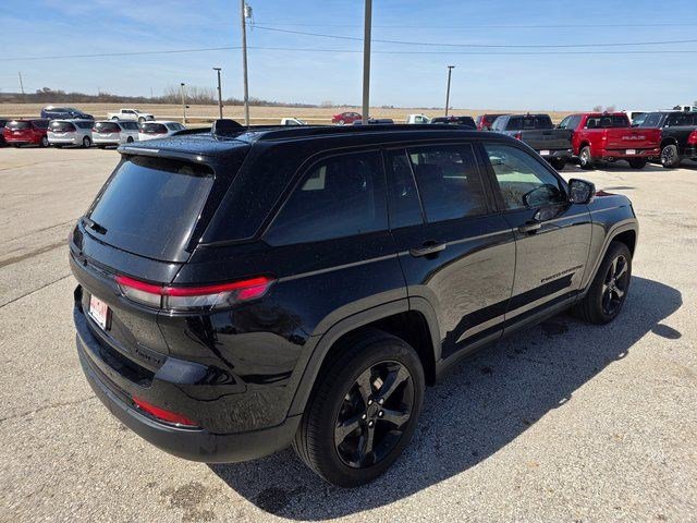 Certified 2023 Jeep Grand Cherokee Limited w/ Black Appearance Package AWD/4WD image 8