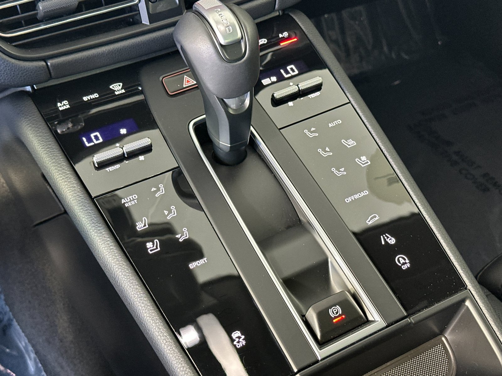 Certified 2026 Porsche Macan AWD/4WD image 24