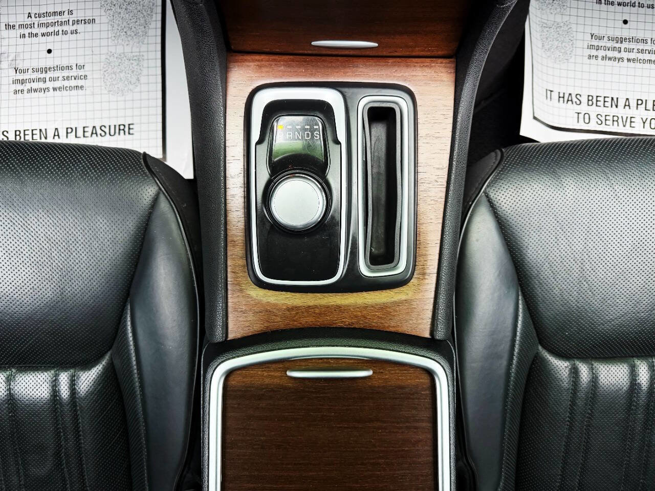 Used 2017 Chrysler 300 C Platinum image 24