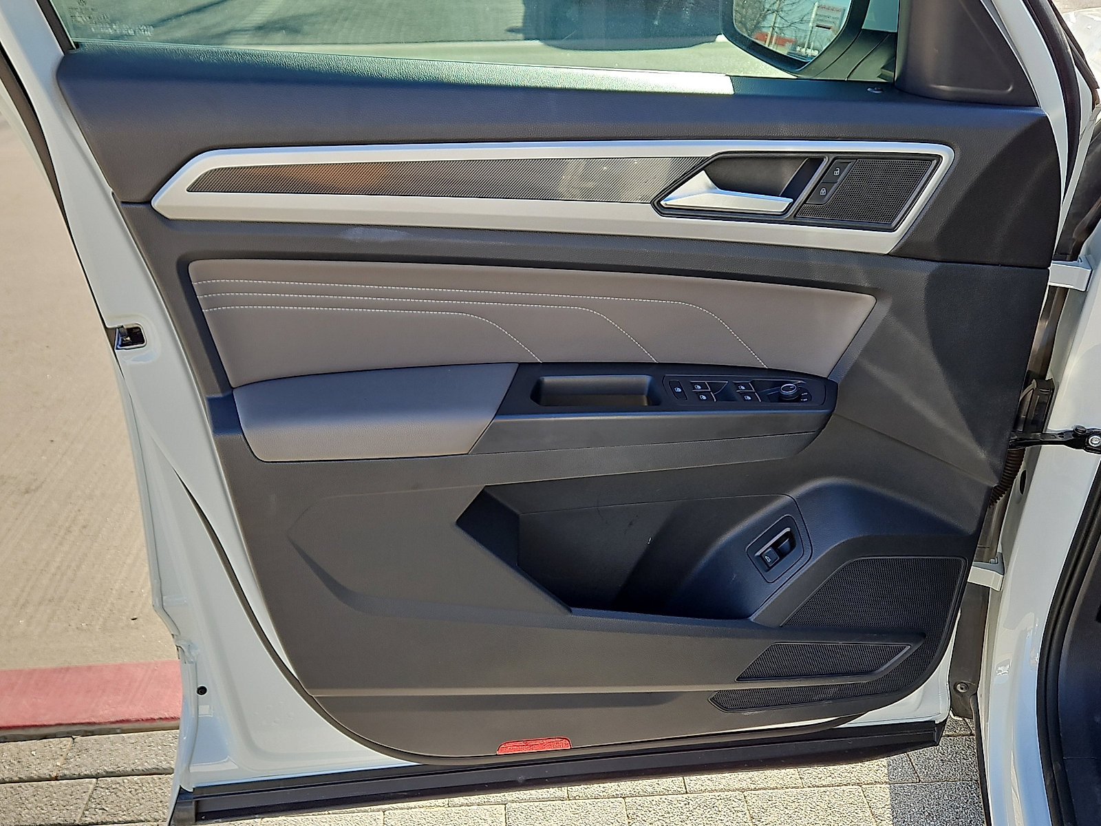 Certified 2022 Volkswagen Atlas Cross Sport SEL R-Line w/ Cross Sport MDO Package image 13