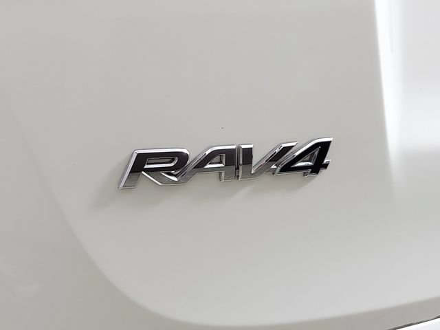 Used 2018 Toyota RAV4 LE Plus AWD/4WD image 9