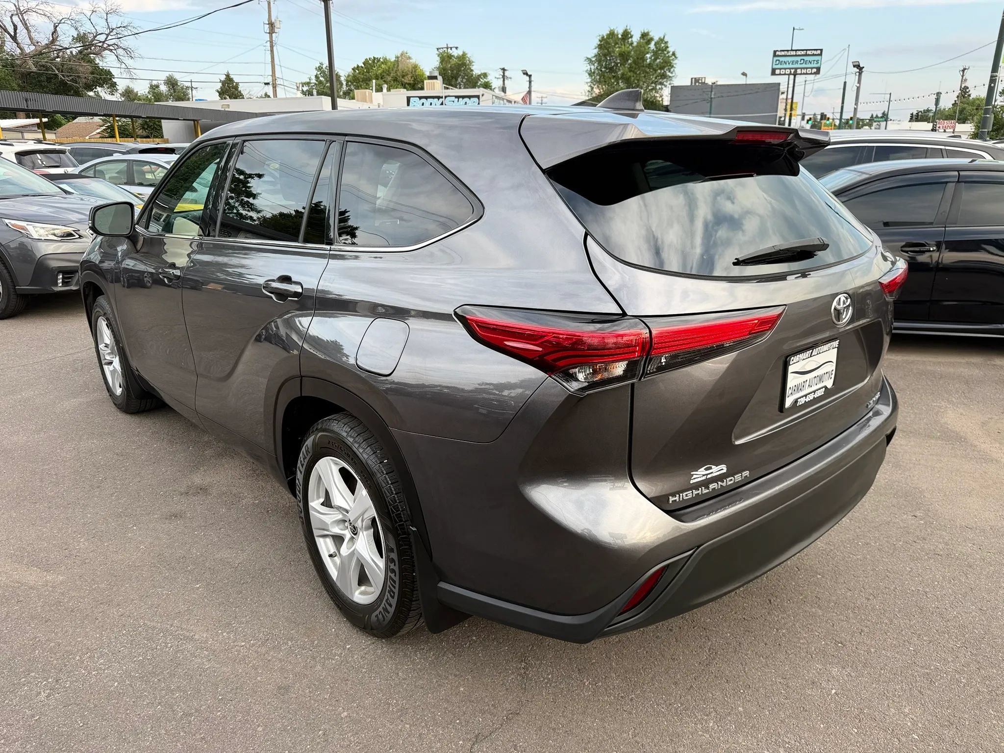 Used 2022 Toyota Highlander LE AWD/4WD image 7