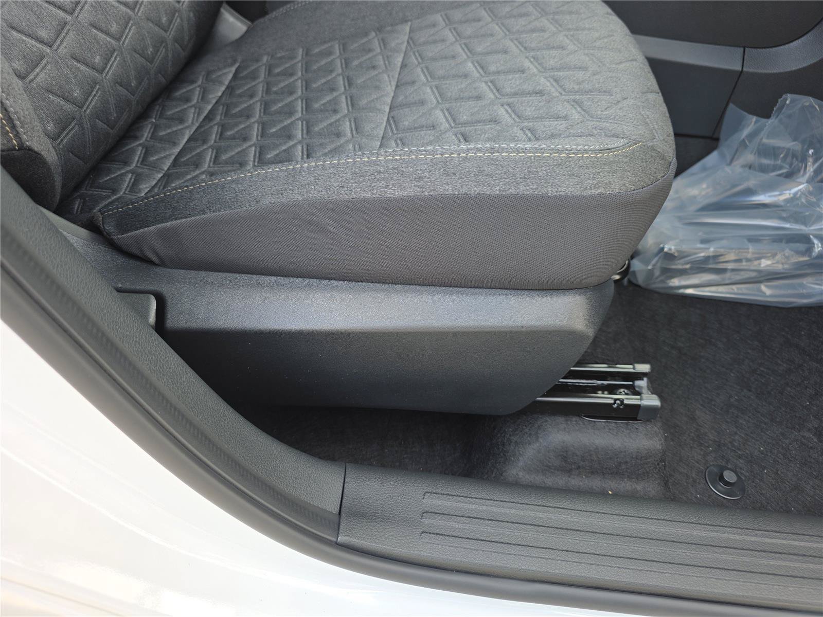 New 2026 Nissan Kicks SV w/ SV Premium Package FWD image 36