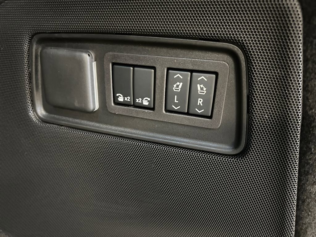 Used 2026 Cadillac Escalade Platinum Sport w/ LPO, ONYX Package image 20