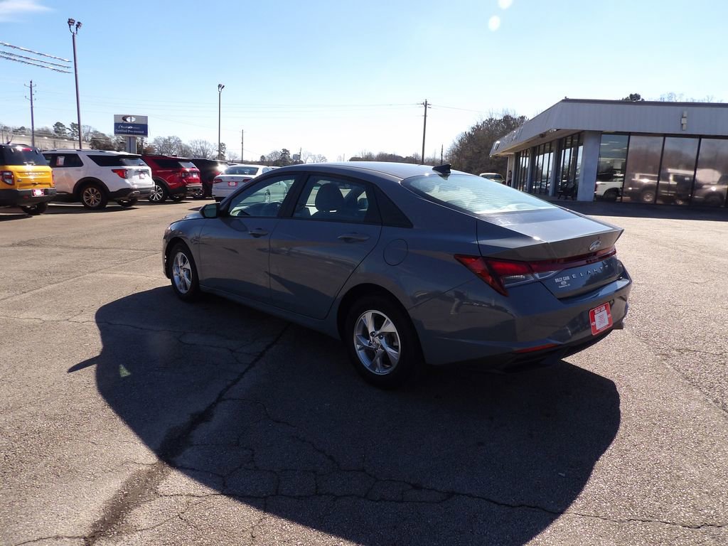 Used 2023 Hyundai Elantra SE w/ Preferred Accessory Package image 7
