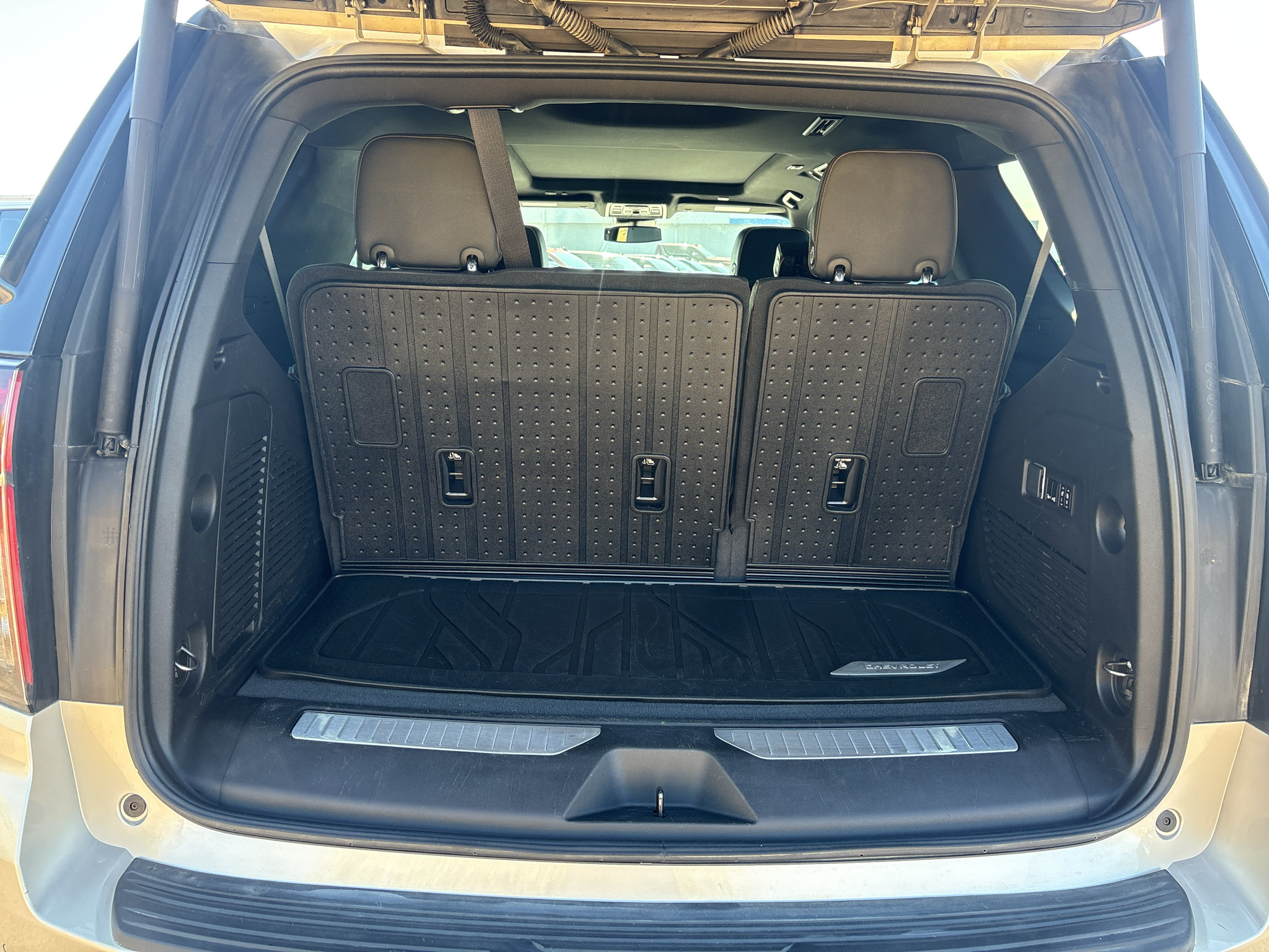 Used 2023 Chevrolet Tahoe Premier AWD/4WD image 8