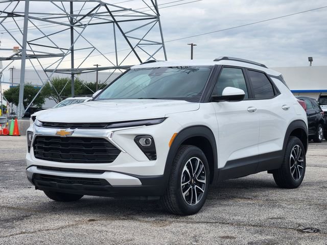 Used 2025 Chevrolet TrailBlazer LT AWD/4WD image 3