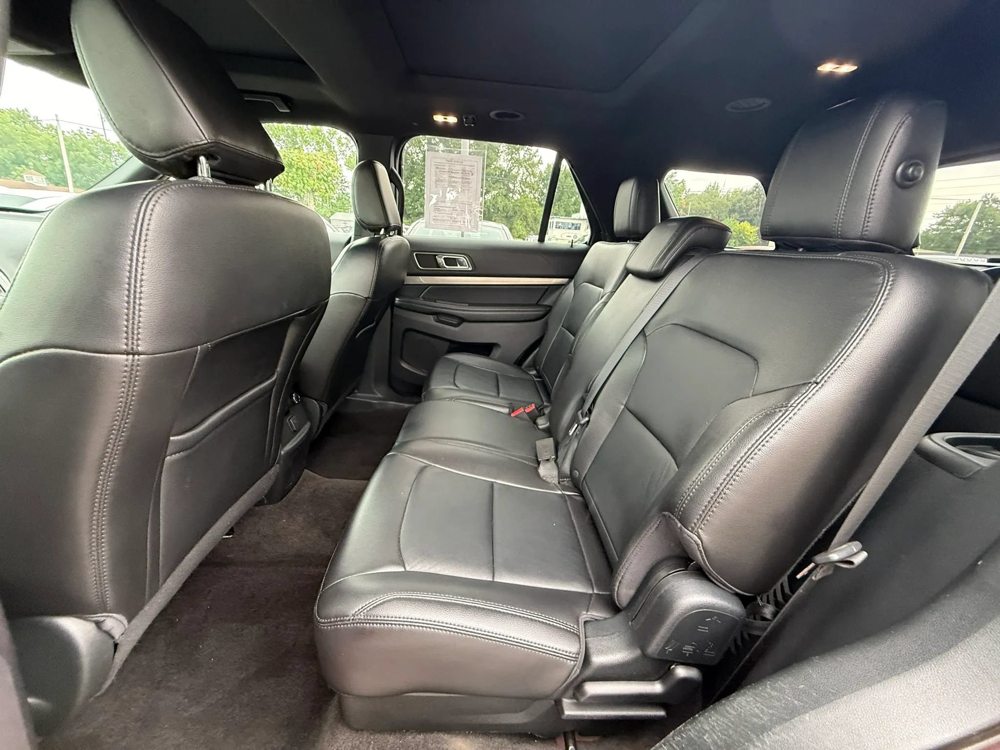 Used 2018 Ford Explorer XLT w/ Equipment Group 202A AWD/4WD image 16