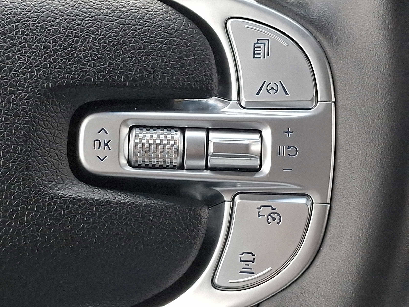 Used 2025 Genesis GV70 2.5T image 22