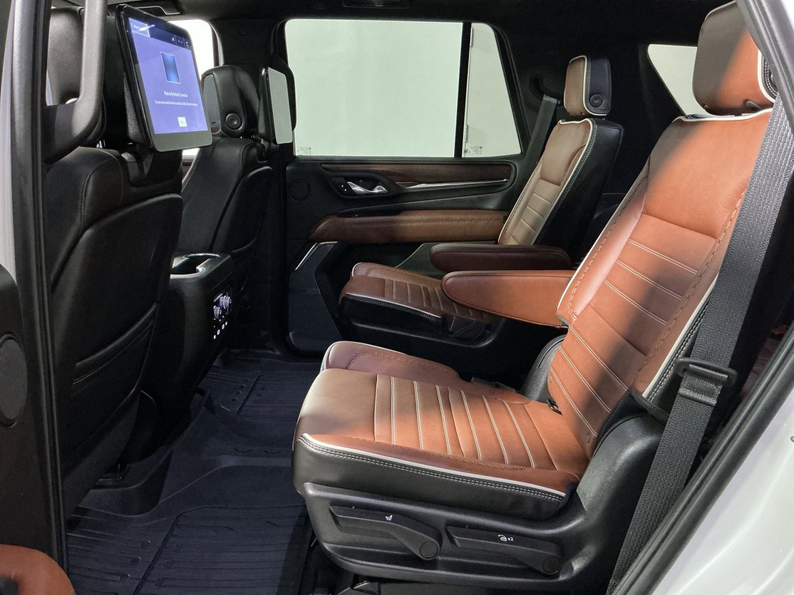 Used 2023 GMC Yukon Denali Ultimate AWD/4WD image 24