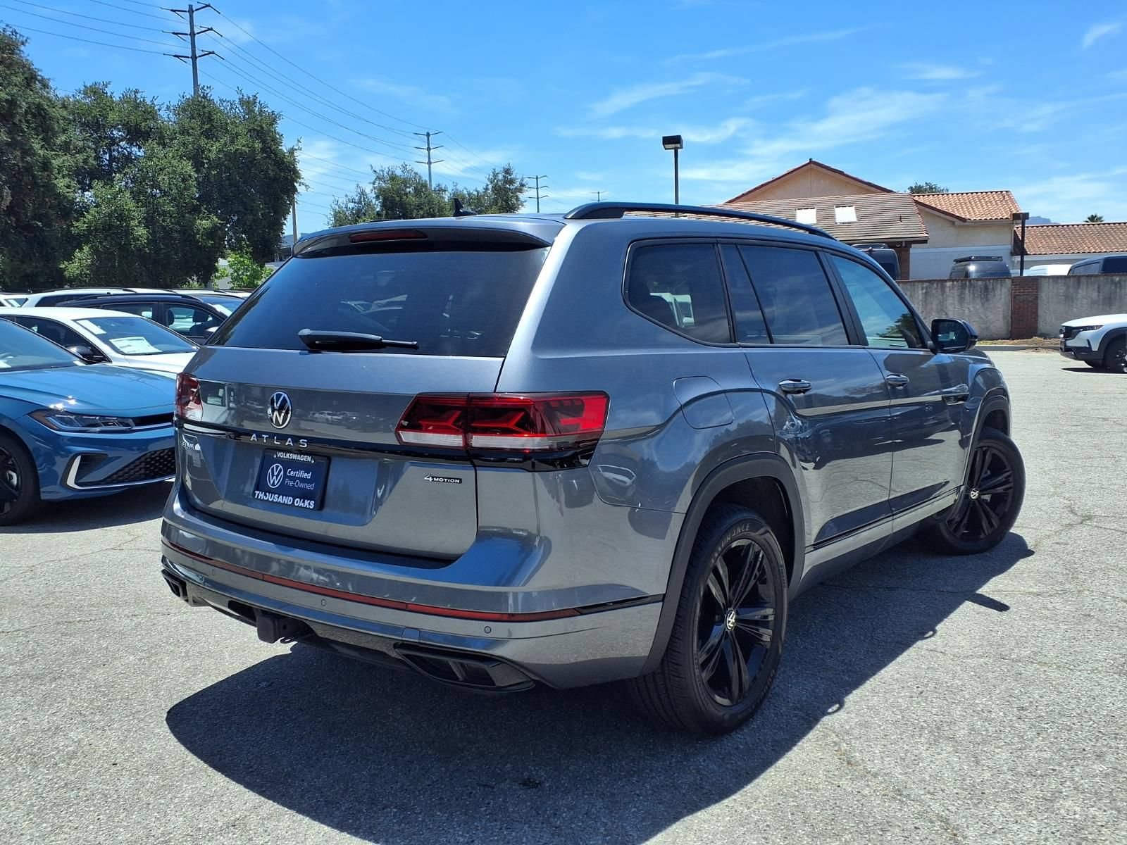 Certified 2023 Volkswagen Atlas SEL R-Line AWD/4WD image 8