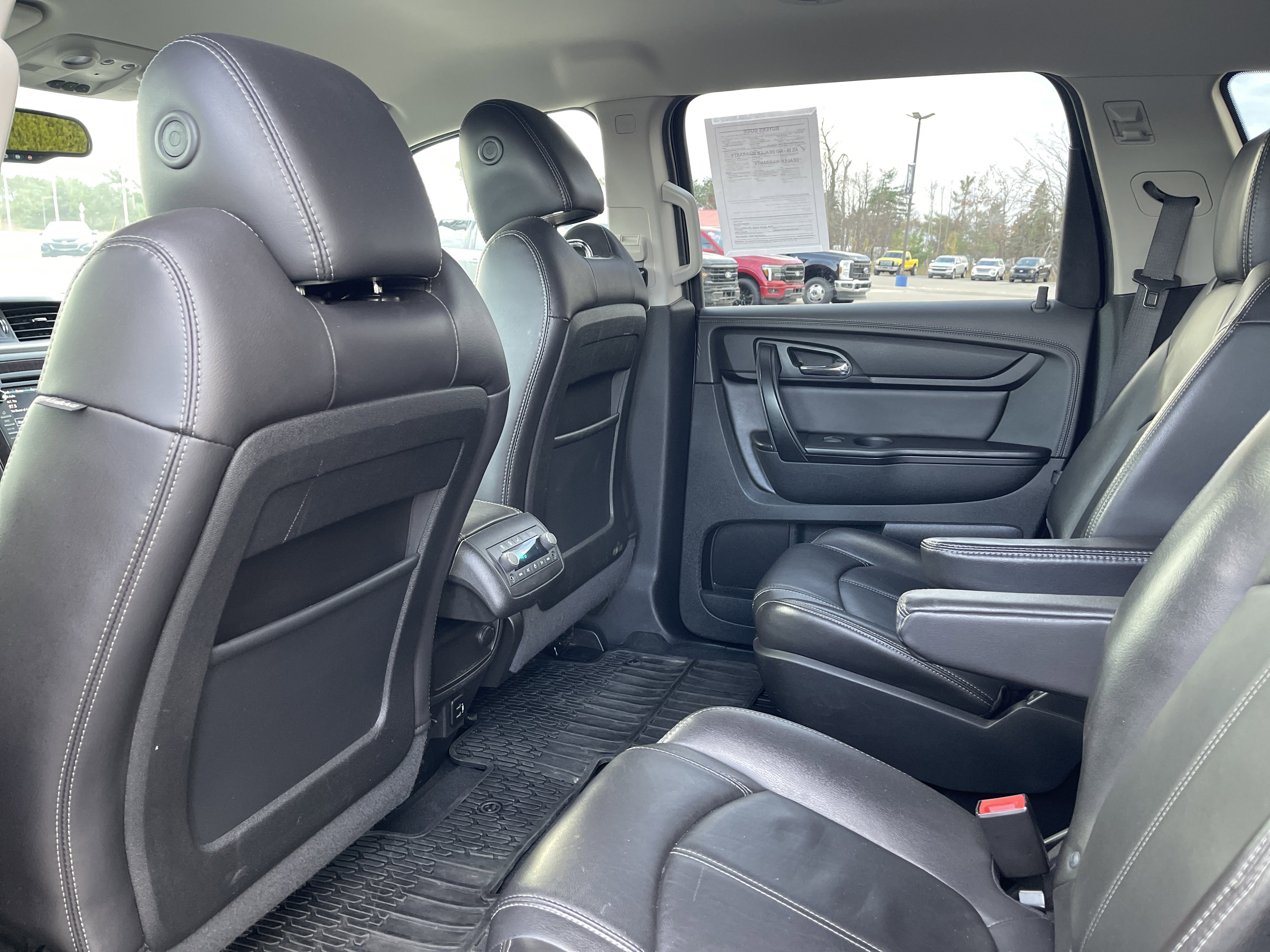 Used 2017 Chevrolet Traverse LT image 11