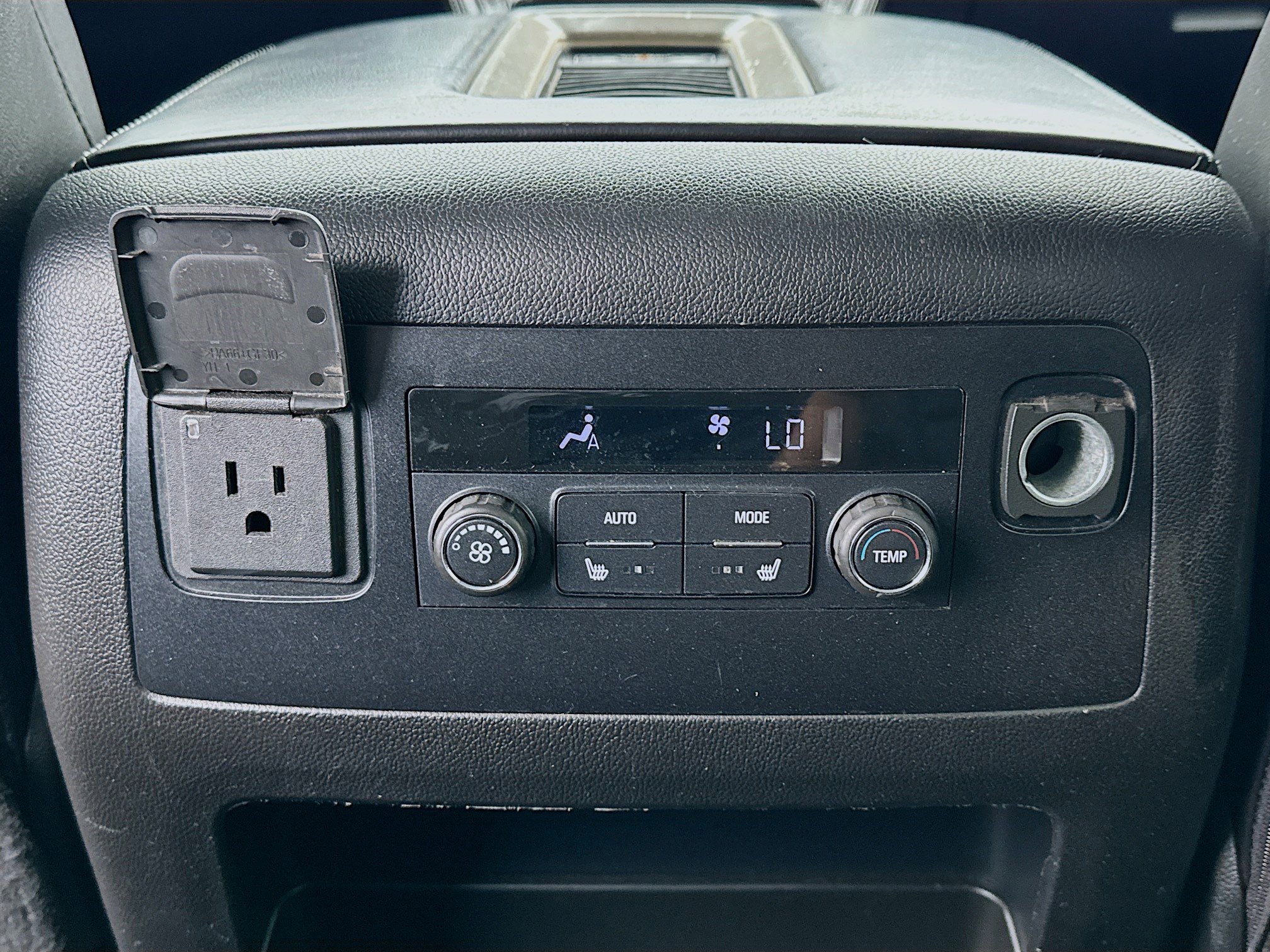 Used 2020 GMC Yukon XL Denali image 16